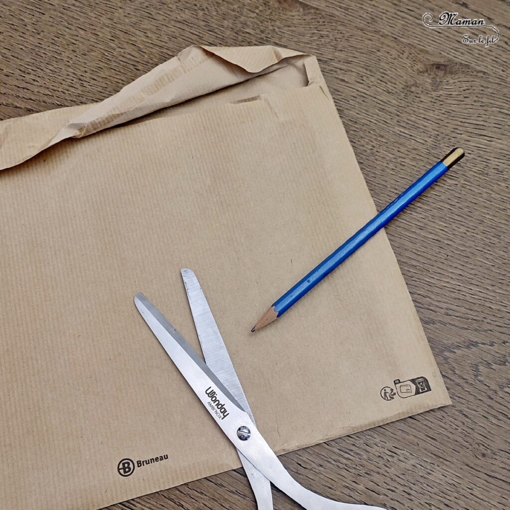 Peindre un ours polaire avec du papier à bulles : activité créative, récup' et manuelle enfants - Technique de Peinture rigolote - Découpage et collage - Récup' d'une enveloppe couleur Kraft et carton - Yeux mobiles, dessin et graphismes - Bricolage sympa pour une décoration hivernale - Surcyclage et recyclage - Arts visuels et Bricolage - Thème hiver, animaux de la banquise et du froid - Bricolage facile et rapide - Arts visuels et atelier Maternelle et élémentaire - Créativité - Cycle 1 ou 2 - tutoriel photos - mslf