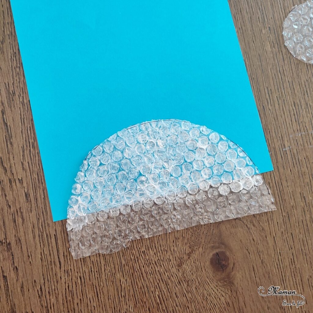 Peindre un ours polaire avec du papier à bulles : activité créative, récup' et manuelle enfants - Technique de Peinture rigolote - Découpage et collage - Récup' d'une enveloppe couleur Kraft et carton - Yeux mobiles, dessin et graphismes - Bricolage sympa pour une décoration hivernale - Surcyclage et recyclage - Arts visuels et Bricolage - Thème hiver, animaux de la banquise et du froid - Bricolage facile et rapide - Arts visuels et atelier Maternelle et élémentaire - Créativité - Cycle 1 ou 2 - tutoriel photos - mslf