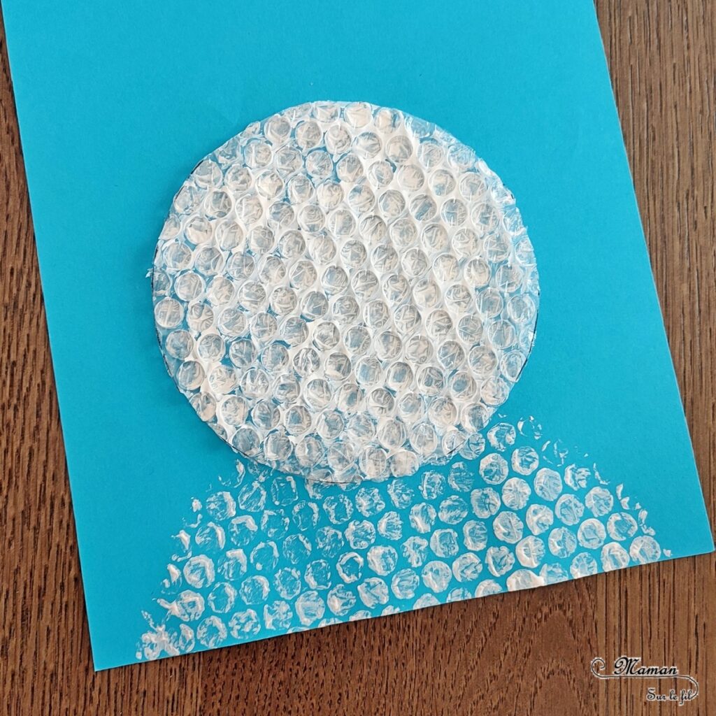 Peindre un ours polaire avec du papier à bulles : activité créative, récup' et manuelle enfants - Technique de Peinture rigolote - Découpage et collage - Récup' d'une enveloppe couleur Kraft et carton - Yeux mobiles, dessin et graphismes - Bricolage sympa pour une décoration hivernale - Surcyclage et recyclage - Arts visuels et Bricolage - Thème hiver, animaux de la banquise et du froid - Bricolage facile et rapide - Arts visuels et atelier Maternelle et élémentaire - Créativité - Cycle 1 ou 2 - tutoriel photos - mslf