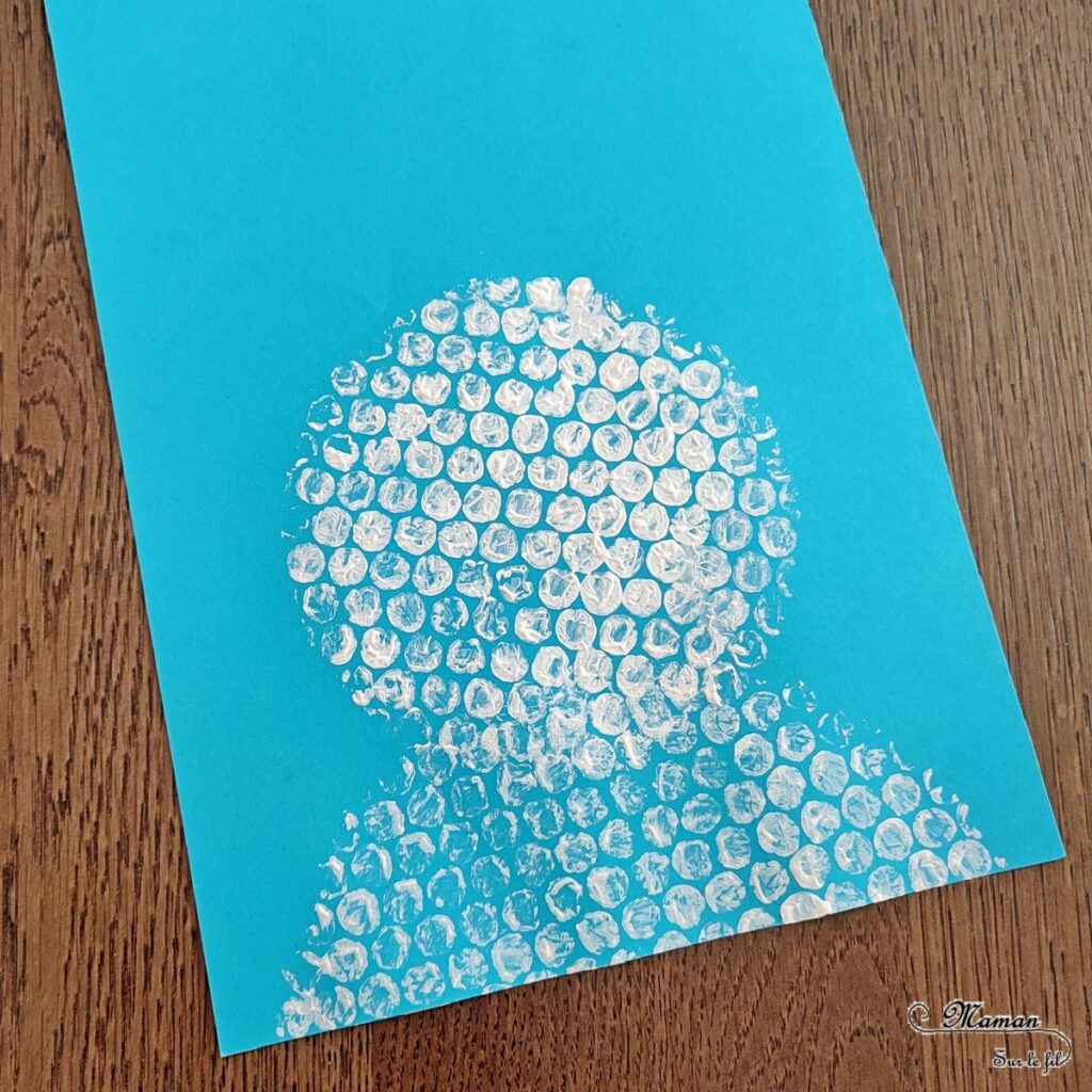 Peindre un ours polaire avec du papier à bulles : activité créative, récup' et manuelle enfants - Technique de Peinture rigolote - Découpage et collage - Récup' d'une enveloppe couleur Kraft et carton - Yeux mobiles, dessin et graphismes - Bricolage sympa pour une décoration hivernale - Surcyclage et recyclage - Arts visuels et Bricolage - Thème hiver, animaux de la banquise et du froid - Bricolage facile et rapide - Arts visuels et atelier Maternelle et élémentaire - Créativité - Cycle 1 ou 2 - tutoriel photos - mslf