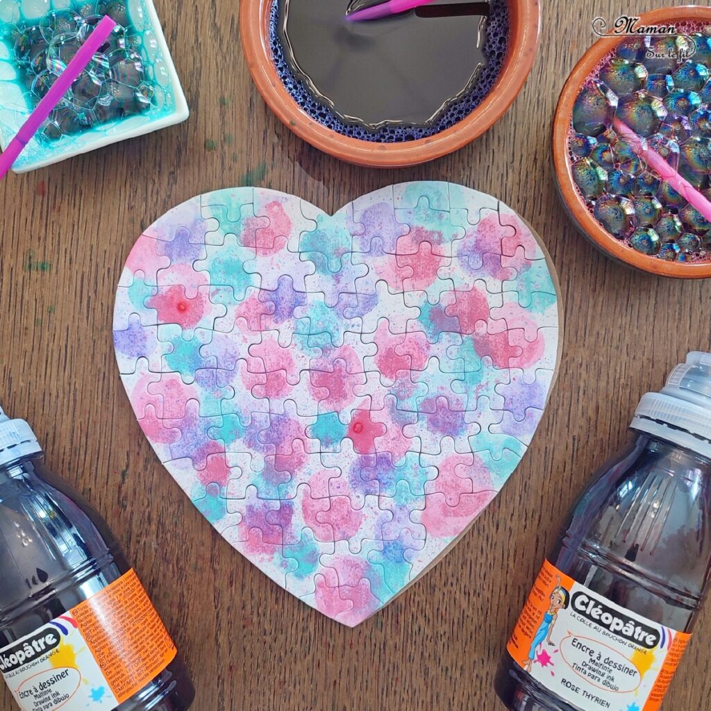 Décorer un puzzle Coeur en carton avec la technique de l'encre et des bulles de savon : activité créative et manuelle enfants - Jeu DIY - Encre, Liquide vaisselle, paille et travail du souffle - Effet aquarelle - Cadeau à offrir pour la Saint Valentin, la fête des mères, pères, grands-mères-, grands-pères... - Arts visuels et Bricolage maternelle ou élémentaire (cycles 1, 2 et 3) - Thème Saint-Valentin, Amour, Amitié, à offrir - Créativité - tutoriel photos - mslf