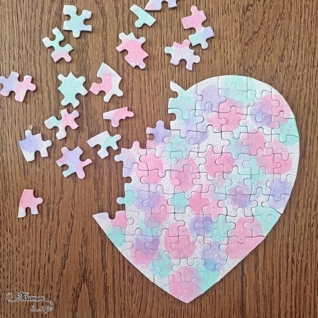 Décorer un puzzle Coeur en carton avec la technique de l'encre et des bulles de savon : activité créative et manuelle enfants - Jeu DIY - Encre, Liquide vaisselle, paille et travail du souffle - Effet aquarelle - Cadeau à offrir pour la Saint Valentin, la fête des mères, pères, grands-mères-, grands-pères... - Arts visuels et Bricolage maternelle ou élémentaire (cycles 1, 2 et 3) - Thème Saint-Valentin, Amour, Amitié, à offrir - Créativité - tutoriel photos - mslf