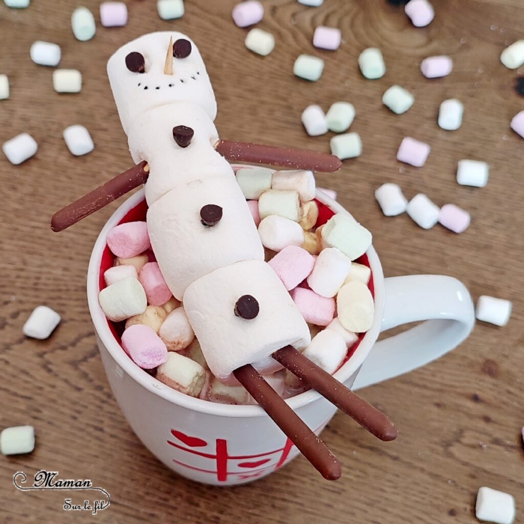 Fabriquer un bonhomme de neige en chamallows sur son lit de chocolat chaud : activité créative et cuisine enfants - Bricolage pour un goûter ou un dessert rigolo - Guimauves assemblées avec des cure-dents, gâteaux et pépites de chocolat - Mini ou grand bonhomme de neige dans son bain de chocolat chaud - Cuisine facile pour les enfants- Thème hiver, animaux de la banquise et du froid - Bricolage facile et rapide - Arts visuels et atelier Maternelle et élémentaire - Créativité - Cycle 1 ou 2 - tutoriel photos - mslf