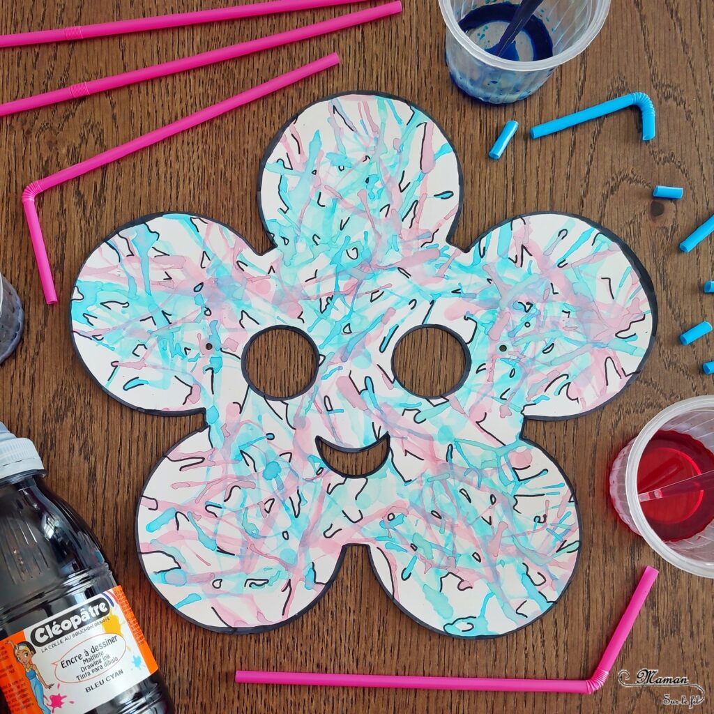 Décorer des masques à l'encre soufflée à la paille pour le carnaval : activité créative et manuelle enfants - Masques en papier cartonné (fleur et soleil) décorés avec la technique de l'encre soufflée - Pipettes et pailles - Graphismes et dessins noirs pour le contraste - Arts visuels et Bricolage maternelle ou élémentaire (cycles 1, 2) - Thème carnaval, Mardi-Gras, déguisement, printemps, fleurs, météo, soleil - Créativité - tutoriel photos - mslf