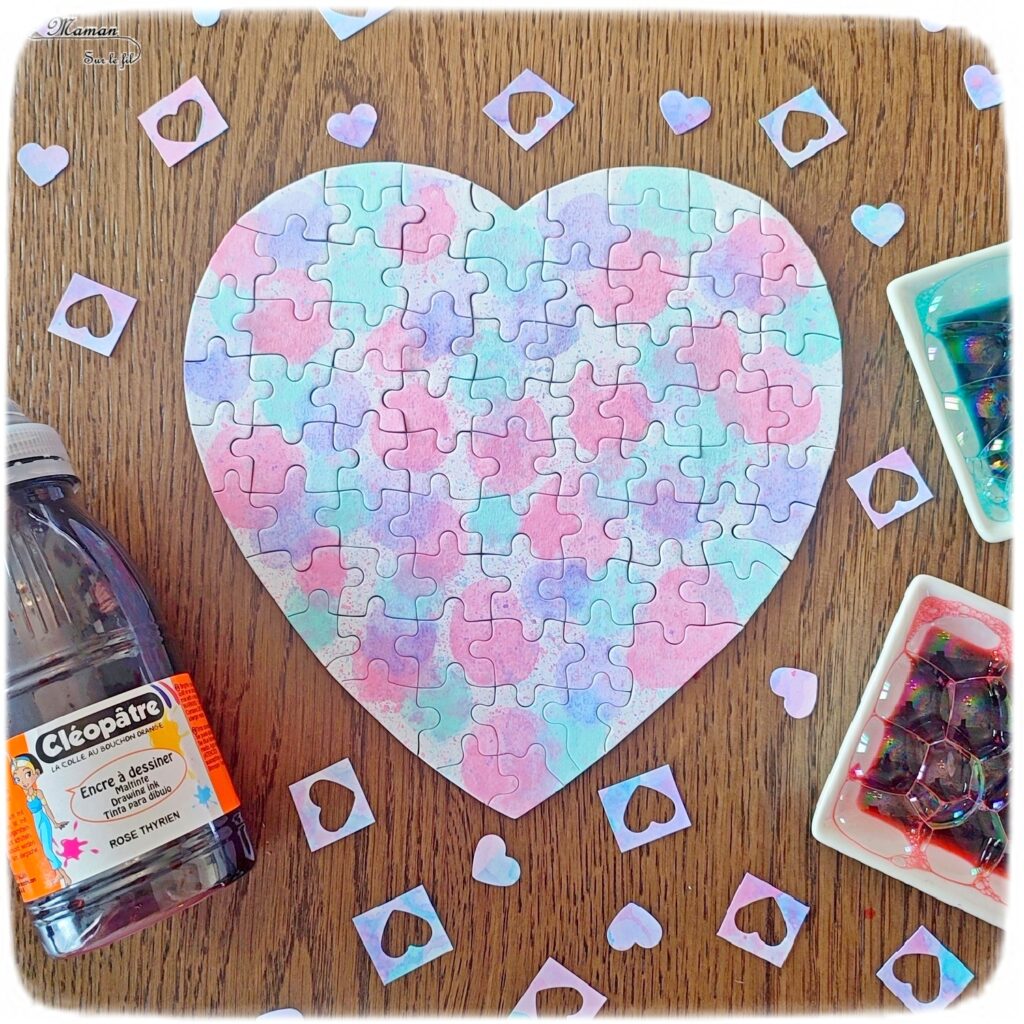 Décorer un puzzle Coeur en carton avec la technique de l'encre et des bulles de savon : activité créative et manuelle enfants - Jeu DIY - Encre, Liquide vaisselle, paille et travail du souffle - Effet aquarelle - Cadeau à offrir pour la Saint Valentin, la fête des mères, pères, grands-mères-, grands-pères... - Arts visuels et Bricolage maternelle ou élémentaire (cycles 1, 2 et 3) - Thème Saint-Valentin, Amour, Amitié, à offrir - Créativité - tutoriel photos - mslf