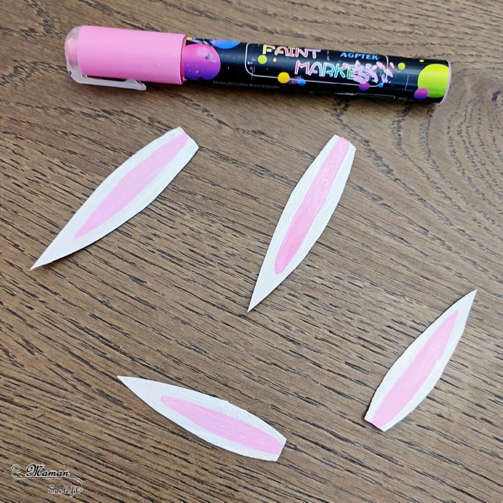 Fabriquer des lapins polaires en récup' : activité créative, récup' et manuelle enfants - Lièvres arctiques avec rouleaux de papier toilette, peinture et couronne de flocons - Entre deux thèmes : hiver et Pâques - Rouleau de PQ, découpage, collage, dessin - Recyclage, surcyclage - Bricolage sympa pour une décoration hivernale - Arts visuels et Bricolage - Thème hiver, animaux de la banquise et du froid, de la ferme, de la campagne, Pâques - Bricolage facile et rapide - Arts visuels et atelier Maternelle et élémentaire - Créativité - Cycle 1 ou 2 - tutoriel photos - mslf
