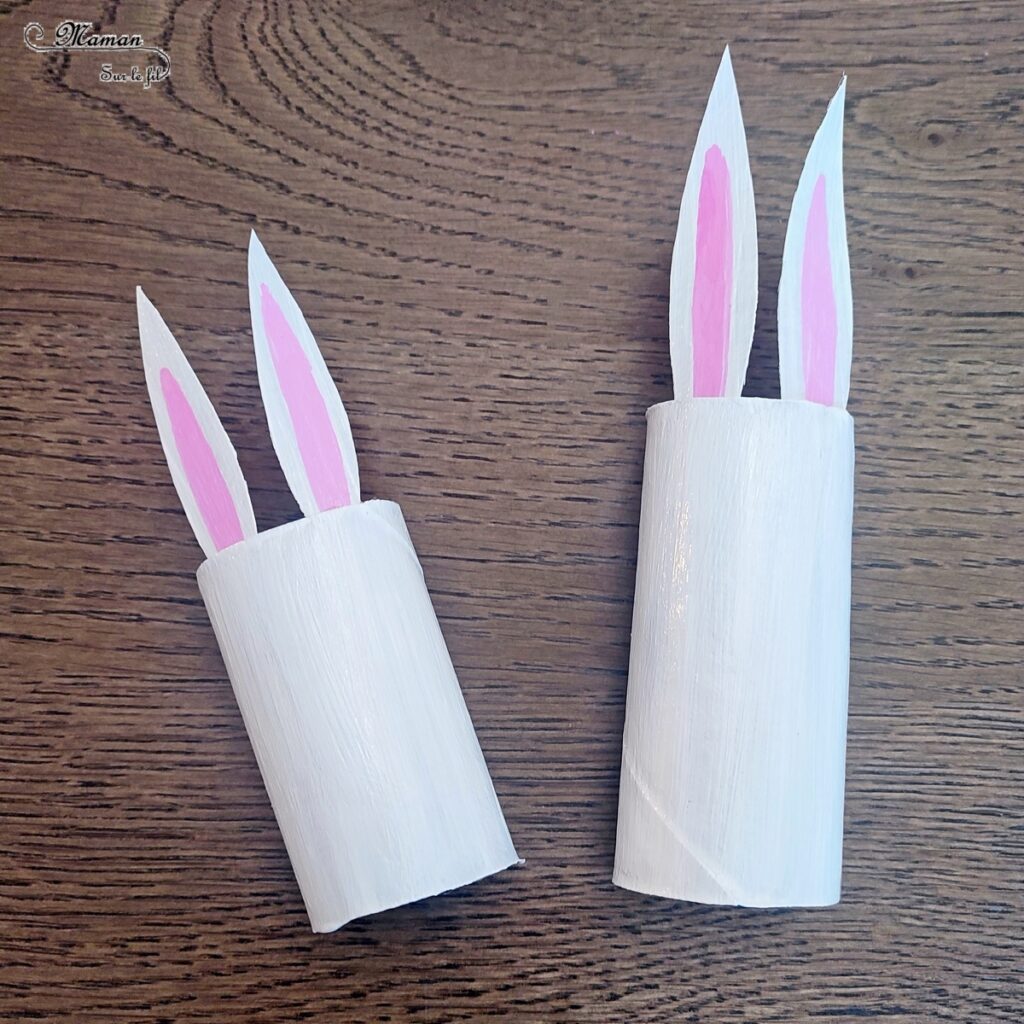 Fabriquer des lapins polaires en récup' : activité créative, récup' et manuelle enfants - Lièvres arctiques avec rouleaux de papier toilette, peinture et couronne de flocons - Entre deux thèmes : hiver et Pâques - Rouleau de PQ, découpage, collage, dessin - Recyclage, surcyclage - Bricolage sympa pour une décoration hivernale - Arts visuels et Bricolage - Thème hiver, animaux de la banquise et du froid, de la ferme, de la campagne, Pâques - Bricolage facile et rapide - Arts visuels et atelier Maternelle et élémentaire - Créativité - Cycle 1 ou 2 - tutoriel photos - mslf