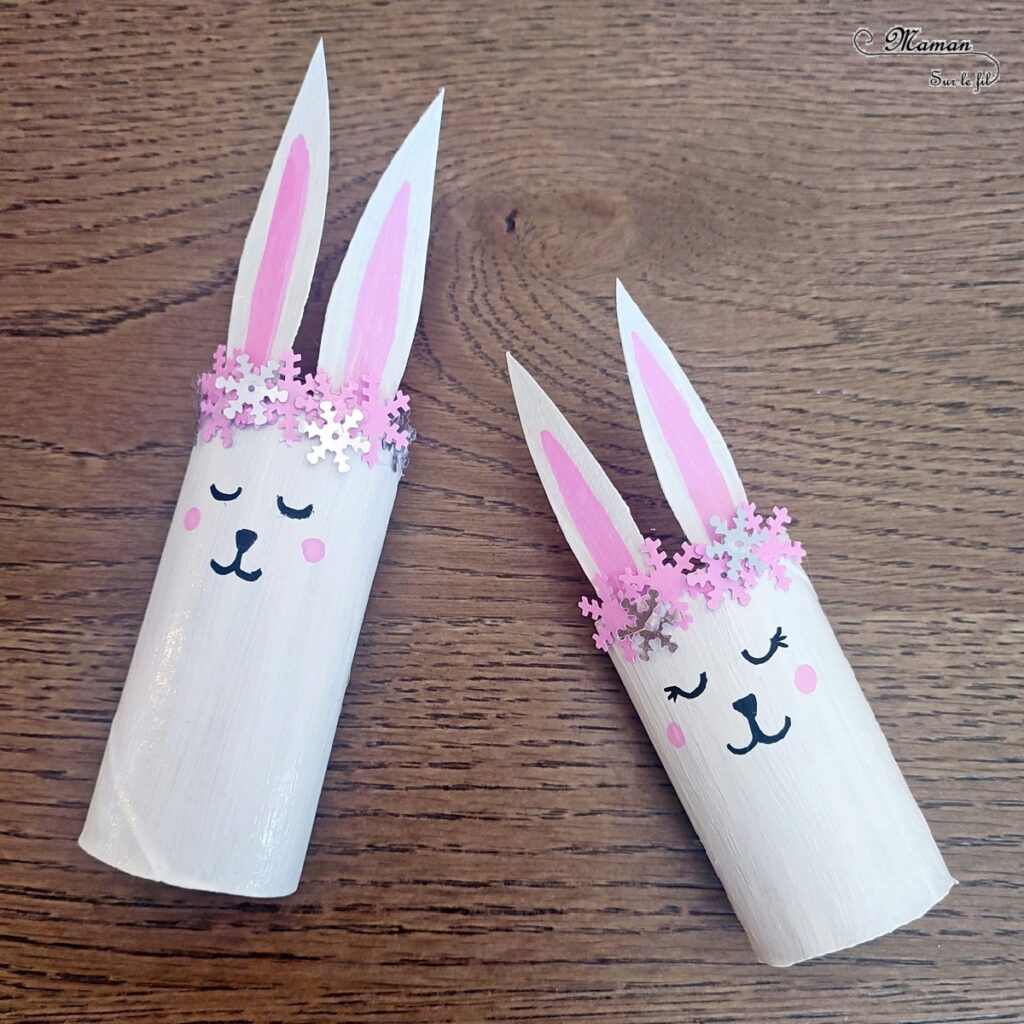 Fabriquer des lapins polaires en récup' : activité créative, récup' et manuelle enfants - Lièvres arctiques avec rouleaux de papier toilette, peinture et couronne de flocons - Entre deux thèmes : hiver et Pâques - Rouleau de PQ, découpage, collage, dessin - Recyclage, surcyclage - Bricolage sympa pour une décoration hivernale - Arts visuels et Bricolage - Thème hiver, animaux de la banquise et du froid, de la ferme, de la campagne, Pâques - Bricolage facile et rapide - Arts visuels et atelier Maternelle et élémentaire - Créativité - Cycle 1 ou 2 - tutoriel photos - mslf
