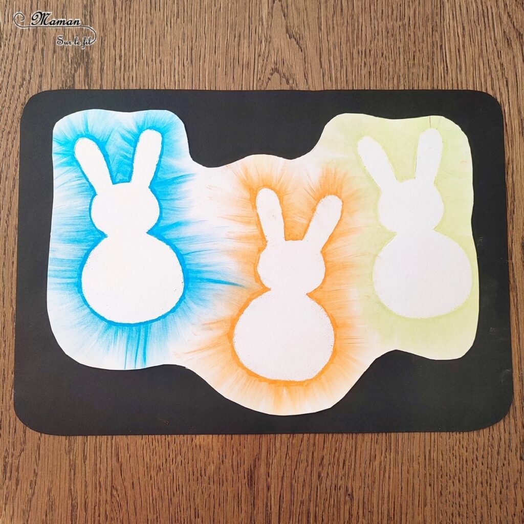 Créer des lapins de Pâques aux pastels étalés : activité créative et manuelle enfants - Technique des pastels étalés au doigt pour un effet lumineux - Pompons pour la queue et le côté mignon - Récup' de chutes de papier pour les pochoirs - Graphismes, découpage, collage - Arts visuels et Bricolage - Thème Pâques et animaux de la ferme - Bricolage facile et rapide - Arts visuels et atelier Maternelle et élémentaire - Créativité - Cycle 1 ou 2 - tutoriel photos - mslf