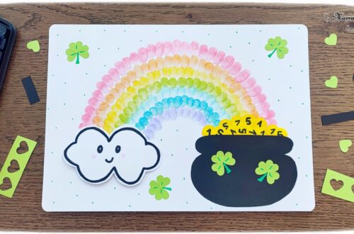 Créer un arc-en-ciel de la Saint-Patrick en empreintes de doigts : activité créative et manuelle enfants - Empreintes de doigts faites avec de l'encre pour tampons - 3 formes de coeur à la perforatrice pour créer les trèfles - Découpage, collage - Dessin et écriture - Chaudron, trésor, pièces, nuages - Arts visuels et Bricolage - Thème Trèfles, Saint-Patrick, Irlande, Géographie, autour du monde - Découverte d'un pays - Bricolage facile et rapide - Arts visuels et atelier Maternelle et élémentaire - Créativité - Cycle 1 ou 2 - tutoriel photos - mslf