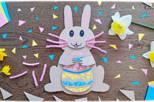 Fabriquer un lapin et son oeuf de Pâques en carton : activité créative, récup' et manuelle enfants - Lapin qui tient un oeuf de Pâques recto-verso dans les pattes - Découpage, collage, chutes de papier, fils chenille - Récup', recyclage, surcyclage de carton - Apport pédagogique et éducatif : champ lexical de Pâques ou Poésie au verso de l'oeuf - Colle pailletée, Glitter glue Uhu - Bricolage sympa et rigolo - Arts visuels et Vocabulaire - Thème Pâques, animaux de la ferme, de la campagne - Arts visuels et atelier Maternelle et élémentaire - Créativité - Cycle 1 ou 2 - tutoriel photos - mslf