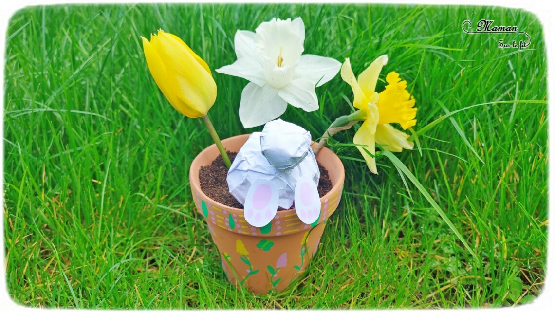 Fabriquer un lapin rigolo qui fouille dans un pot de fleurs : activité créative et manuelle enfants - Boules en papier de brouillon froissé pour le lapin - Pot décoré avec des dessins et graphismes printaniers - Fleurs du jardin, jonquilles, narcisses et tulipes - Décoration entre Pâques et Printemps - Récup', recyclage, surcyclage - Jardinage - Arts visuels et Bricolage - Thème Pâques, fleurs, jardin, printemps et animaux de la ferme - Bricolage facile et rapide - Arts visuels et atelier Maternelle et élémentaire - Créativité - Cycle 1 ou 2 - tutoriel photos - mslf