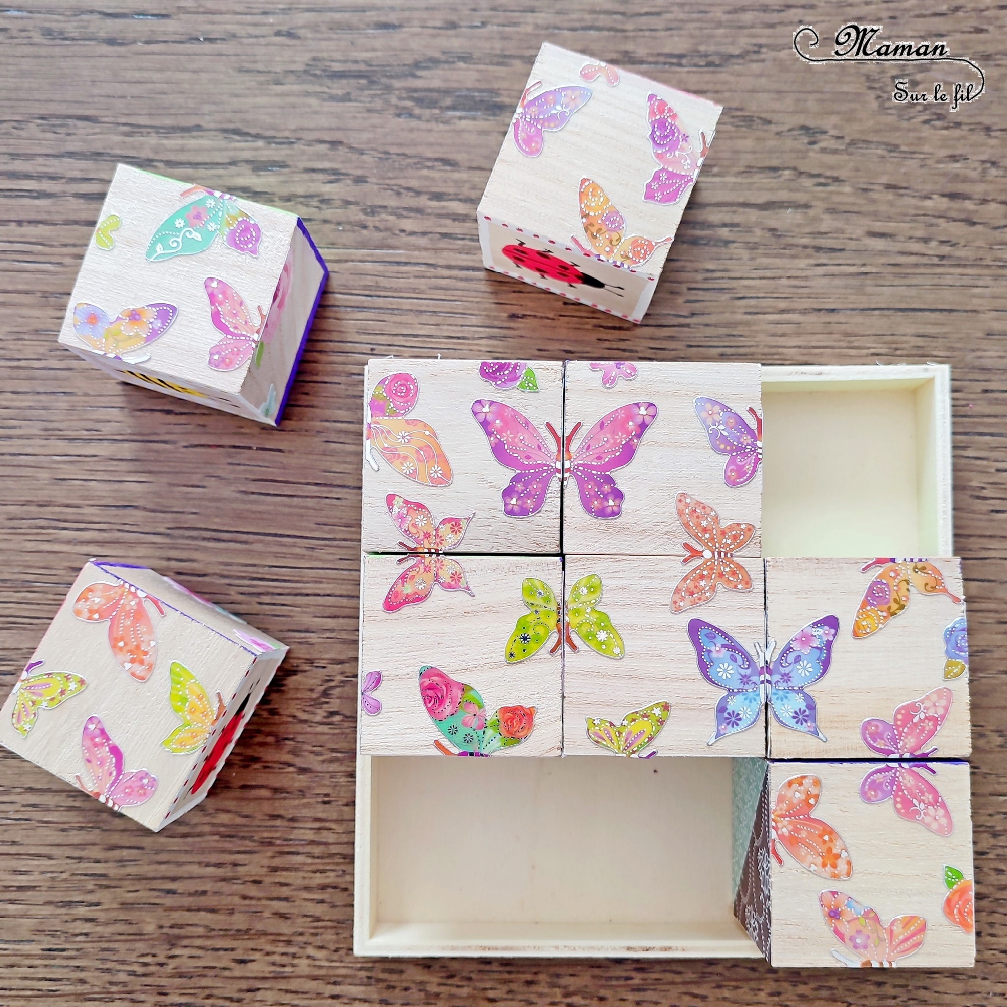 Fabriquer des cubes en bois multi-jeux : activité créative et manuelle enfants - Jeux DIY - Puzzle avec peinture et pochoirs - Morpion Insectes (abeilles et coccinelles) - Tableaux à inventer et imaginer : papiers à motifs ou peinture - Puzzle logique deux niveaux avec gommettes : papillons et fleurs - Jeux faits maison Thème Printemps - Arts visuels et Bricolage - Arts visuels et atelier Maternelle et élémentaire - Créativité - Cycle 1 ou 2 - Matériel chez Creavea - tutoriel photos - mslf