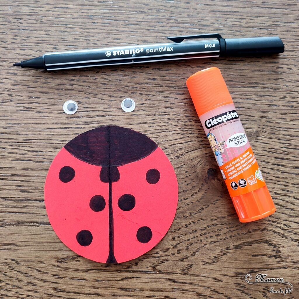 Fabriquer des coccinelles Culbuto en papier : activité créative, rigolote et manuelle enfants - A partir d'un cercle de papier rouge - Compas, géométrie, découpage, dessin - Coccinelles qui se balancent - Bricolage simple, sympa et ludique - Arts visuels Maternelle et cycle 2 - Thème Insectes et petites bêtes, jardin, printemps - Arts visuels et atelier Maternelle et élémentaire - Créativité - Cycle 1 ou 2 - tutoriel photos et vidéo - mslf