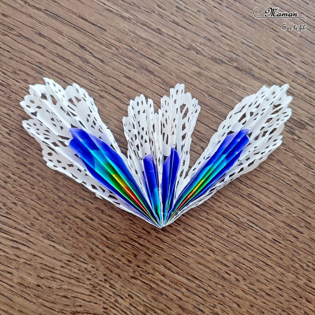 Fabriquer des papillons avec des napperons : activité créative, récup' et manuelle enfants - Version tout blanc ou arc-en-ciel - Coloriage, pliage, collage - Bricolage sympa et rigolo - Arts visuels Maternelle et cycle 2 - Thème Insectes et petites bêtes, jardin, printemps, météo, arc-en-ciel - Arts visuels et atelier Maternelle et élémentaire - Créativité - Cycle 1 ou 2 - tutoriel photos - mslf