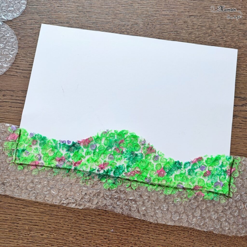 Peindre des arbres de printemps au papier à bulles : activité créative, récup', peinture et manuelle enfants - Découpage cercles, technique de peinture rigolote, dessin - Forêt avec arbre en fleurs - Surcyclage, recyclage - Décoration - Arts visuels et Bricolage - Thème Arbres, forêt, printemps - Bricolage facile et rapide - Arts visuels et atelier Maternelle et élémentaire - Créativité - Cycle 1 ou 2 - tutoriel photos - mslf