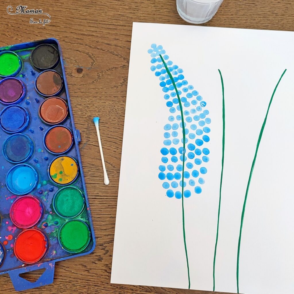 Peindre des jacinthes avec un coton-tige : activité créative, peinture et manuelle enfants - Dessin des tiges et feuilles - Peinture des fleurs avec la technique du pointillisme aux cotons-tiges - peinture de l'herbe et des feuilles au pinceau - Arts visuels et Bricolage - Thème printemps, jardin et fleurs - Bricolage facile et rapide - Arts visuels et atelier Maternelle et élémentaire - Créativité - Cycle 1 ou 2 - tutoriel photos - mslf