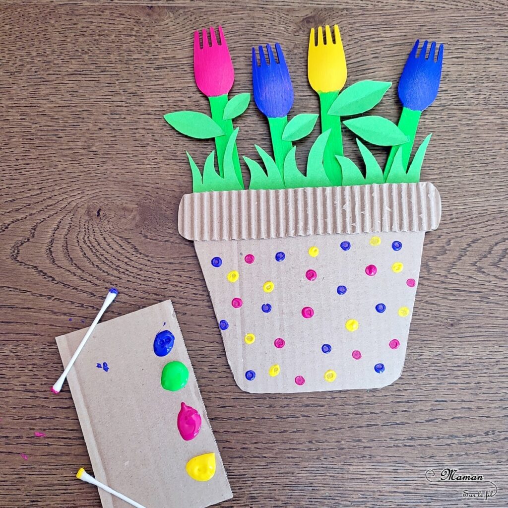 Créer un pot de tulipes avec des fourchettes et du carton : activité créative, récup' et manuelle enfants - Pot fabriqué en récup' de carton classique, ondulé, déchiré - Tulipes faites avec des fourchettes et de la peinture - Découpage, collage - Pointillisme au coton-tige - Surcyclage, recyclage - Décoration - Arts visuels et Bricolage - Thème Fleurs, jardin, printemps et géographie, autour du monde, Pays-bas - Bricolage facile et rapide - Arts visuels et atelier Maternelle et élémentaire - Créativité - Cycle 1 ou 2 - tutoriel photos - mslf