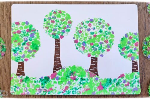 Peindre des arbres de printemps au papier à bulles : activité créative, récup', peinture et manuelle enfants - Découpage cercles, technique de peinture rigolote, dessin - Forêt avec arbre en fleurs - Surcyclage, recyclage - Décoration - Arts visuels et Bricolage - Thème Arbres, forêt, printemps - Bricolage facile et rapide - Arts visuels et atelier Maternelle et élémentaire - Créativité - Cycle 1 ou 2 - tutoriel photos - mslf