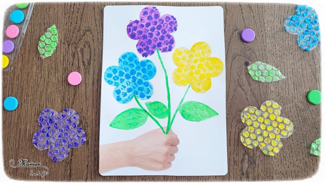 Peindre des fleurs en aquarelle et au papier à bulles : activité créative, peinture et manuelle enfants - Dessins avec un gabarit, peinture avec gouache en palette pour enfants - Découpage et récup' de papier à bulles pour repasser par dessus - Main qui tient le bouquet et dessin - Arts visuels et Bricolage - Thème printemps, jardin et fleurs - A offrir pour le fête des mères, grands-mères, pères - Bricolage facile et rapide - Arts visuels et atelier Maternelle et élémentaire - Créativité - Cycle 1 ou 2 - tutoriel photos - mslf