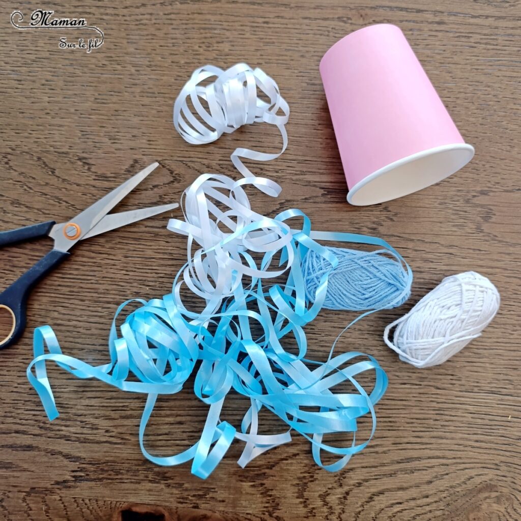 Fabriquer des méduses avec des gobelets et du bolduc : activité créative, récup' et manuelle enfants - Recyclage et surcyclage de gobelets ou verres en carton - Filaments, Tentacules avec des rubans Bolducs pour emballages cadeaux - Décoration, suspension DIY Fait maison - Thème animaux marins, poissons, été, aquarium, mer, océan - Bricolage sympa et facile - Arts visuels Maternelle et cycle 2 - Arts visuels et atelier Maternelle et élémentaire - Créativité - Cycle 1 ou 2 - tutoriel photos et vidéos - mslf