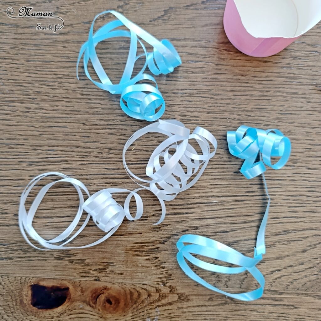 Fabriquer des méduses avec des gobelets et du bolduc : activité créative, récup' et manuelle enfants - Recyclage et surcyclage de gobelets ou verres en carton - Filaments, Tentacules avec des rubans Bolducs pour emballages cadeaux - Décoration, suspension DIY Fait maison - Thème animaux marins, poissons, été, aquarium, mer, océan - Bricolage sympa et facile - Arts visuels Maternelle et cycle 2 - Arts visuels et atelier Maternelle et élémentaire - Créativité - Cycle 1 ou 2 - tutoriel photos et vidéos - mslf
