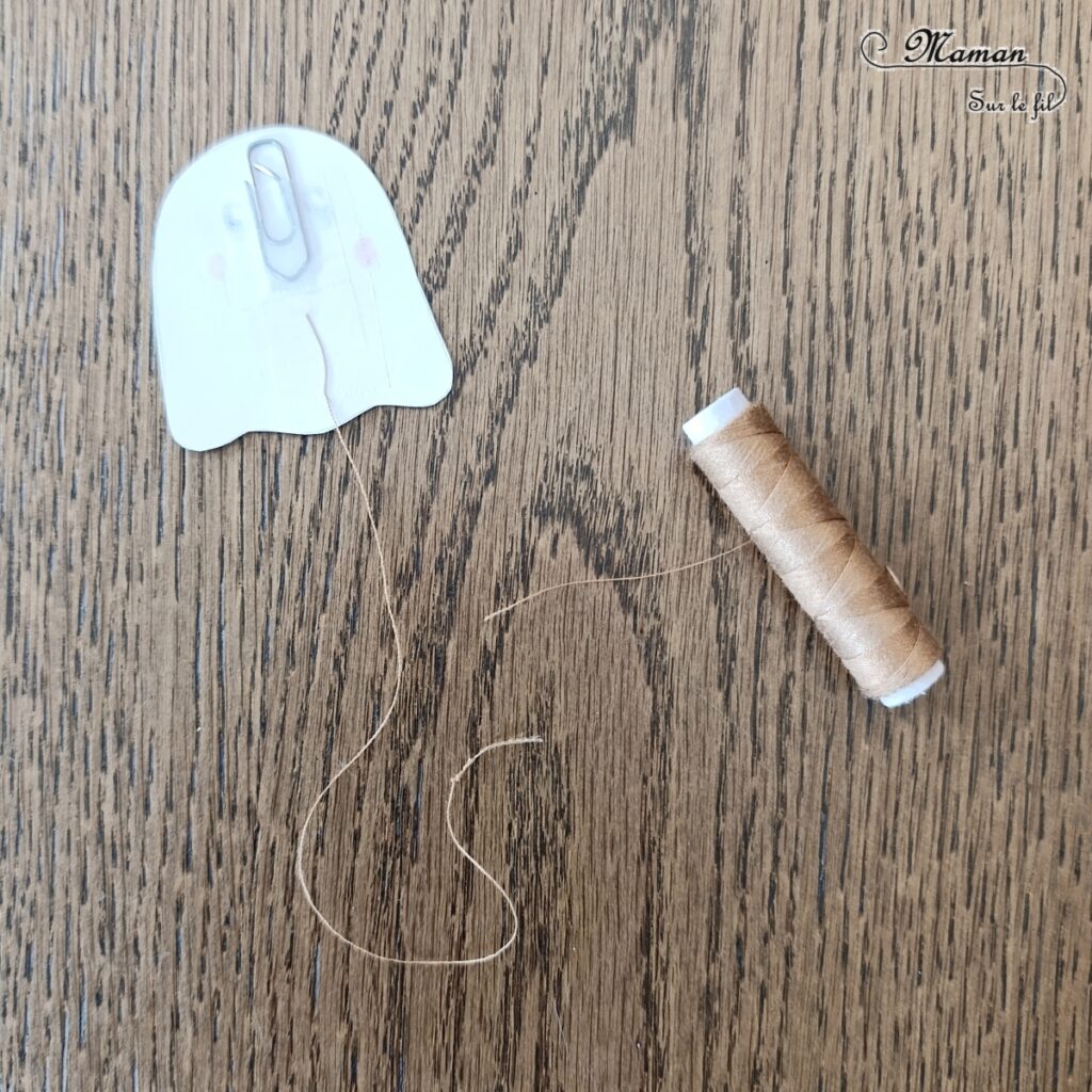 Petit fantôme en papier qui vole : activité créative et manuelle enfants - Fabriquer un fantôme mignon qui vole grâce à un trombone et un aimant - Expérience et bricolage rigolo et ludique pour Halloween - Découpage et dessin - Thème Halloween, créatures légendaires et imaginaires - Bricolage rapide et facile - Arts visuels Maternelle et cycle 2 - Maternelle et élémentaire - Créativité - Cycle 1 ou 2 - tutoriel photos et vidéo - mslf