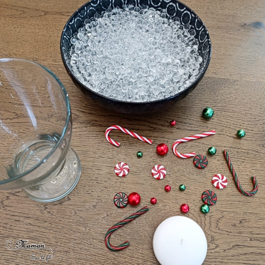 Décoration DIY de Noël : les vases magiques avec des perles d'eau : activité créative et manuelle enfants - Décoration faite maison facile - Vases et bougies aux couleurs de Noël, façon sucres d'orge - Perles d'eau, figurines en résine, eau, bougies flottantes - Bricolage facile, magique, rapide et rigolo - Expériences - Thème Noël - Bricolage et décoration sympa et facile - Arts visuels Maternelle et cycle 2 - Maternelle et élémentaire - Créativité - Cycle 1 ou 2 - tutoriel photos et vidéo - mslf
