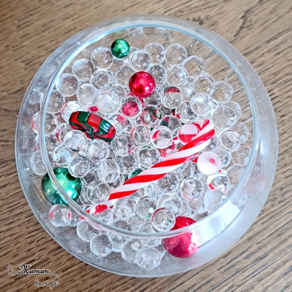 Décoration DIY de Noël : les vases magiques avec des perles d'eau : activité créative et manuelle enfants - Décoration faite maison facile - Vases et bougies aux couleurs de Noël, façon sucres d'orge - Perles d'eau, figurines en résine, eau, bougies flottantes - Bricolage facile, magique, rapide et rigolo - Expériences - Thème Noël - Bricolage et décoration sympa et facile - Arts visuels Maternelle et cycle 2 - Maternelle et élémentaire - Créativité - Cycle 1 ou 2 - tutoriel photos et vidéo - mslf