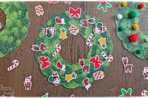 Fabriquer des couronnes de Noël avec des gommettes et des pompons : activité créative et manuelle enfants -Le tutoriel et tout le matériel vient de chez 10 Doigts - Couronnes réalistes en carton, jolies gommettes de Noël, Pompons scintillants - Kit Boules en carton à suspendre et gommettes colorées - Bricolage, DIY, décoration de Noël Fait maison - Kit tout compris - Thème Noël, hiver - Bricolage sympa et facile - Arts visuels Maternelle et cycle 2 - Maternelle et élémentaire - Créativité - Cycle 1 ou 2 - tutoriel photos - mslf