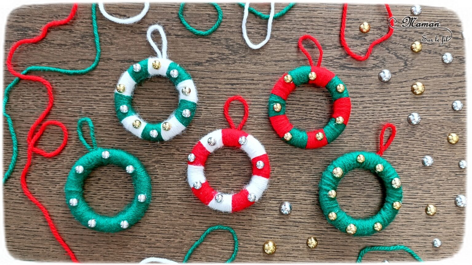 Baker Ross Couronnes De Noël En Bois – Lot De 10 – DIY Déco – Anneaux 11,5 Cm – Corde Rouge Incluse – Activité Enfant