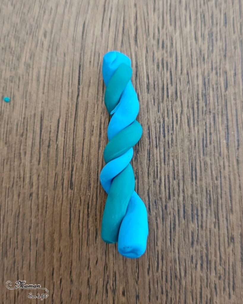 Créer un tableau Planètes avec de la pâte à modeler : activité créative, peinture et manuelle enfants - Technique de peinture ludique pour créer le fond étoilé - Graphismes et points - Cercles - Planètes, système solaire en pâte à modeler - Motricité fine - Musculation des petits doigts - Effet marbré - Thème Nuit, étoiles, espace et planètes - Bricolage et décoration sympa et facile - Arts visuels Maternelle et cycle 2 - Maternelle et élémentaire - Créativité - Cycle 1 ou 2 - tutoriel photos - mslf