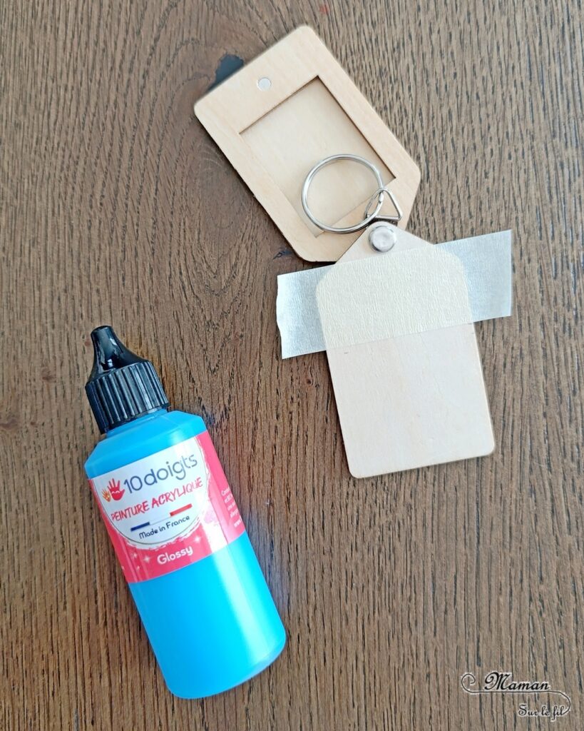 Kit Porte-clé à offrir avec initiale et photo : activité créative et manuelle enfants - Le tutoriel et matériel viennent de chez 10 Doigts - Peinture, Collage d'un coeur en bois - Porte-clé qui cache et renferme une photo - Bricolage et cadeau DIY - Bricolage Fait maison à offrir - Fête des mères, pères, grands-mères, grands-pères, parents - Pour les enseignants en fin d'année - Thème Fêtes, amour, amitié, Saint-Valentin - Bricolage sympa et facile - Arts visuels Maternelle et cycle 2 - Maternelle et élémentaire - Créativité - Cycle 1 ou 2 - tutoriel photos - mslf