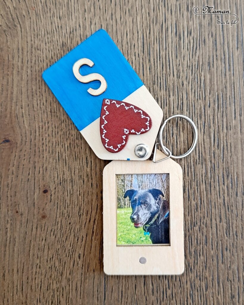 Kit Porte-clé à offrir avec initiale et photo : activité créative et manuelle enfants - Le tutoriel et matériel viennent de chez 10 Doigts - Peinture, Collage d'un coeur en bois - Porte-clé qui cache et renferme une photo - Bricolage et cadeau DIY - Bricolage Fait maison à offrir - Fête des mères, pères, grands-mères, grands-pères, parents - Pour les enseignants en fin d'année - Thème Fêtes, amour, amitié, Saint-Valentin - Bricolage sympa et facile - Arts visuels Maternelle et cycle 2 - Maternelle et élémentaire - Créativité - Cycle 1 ou 2 - tutoriel photos - mslf