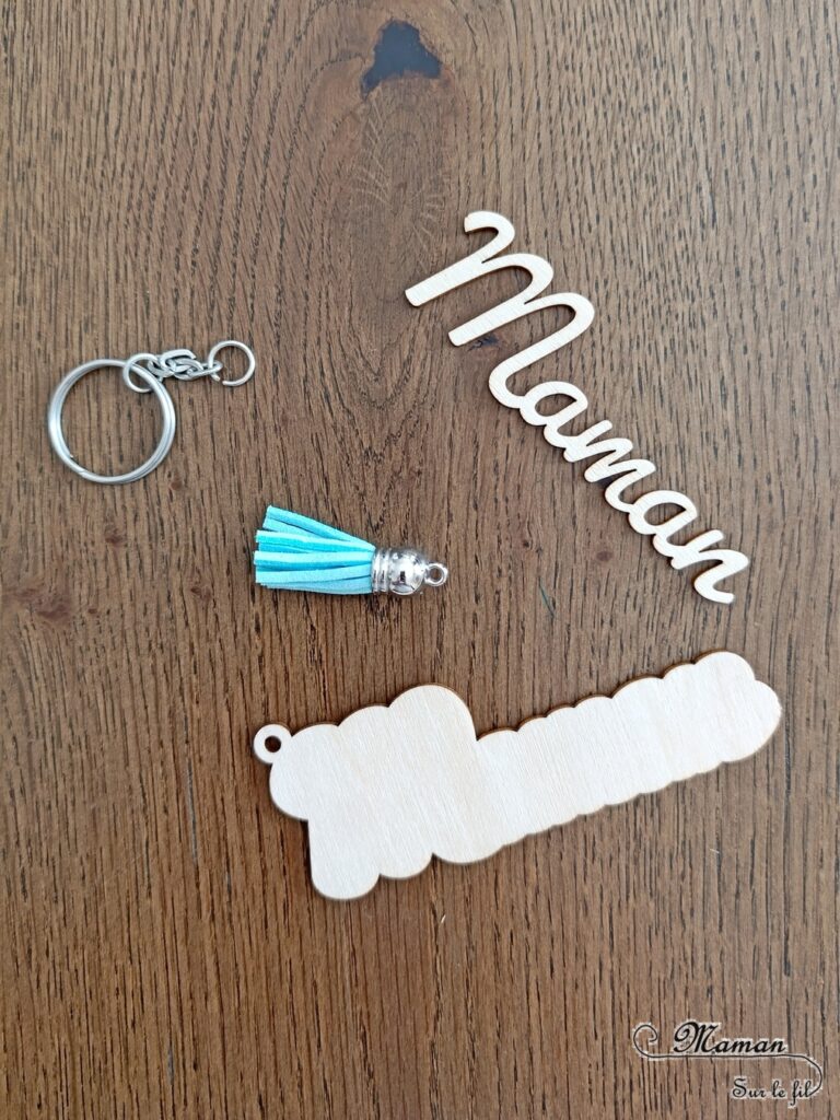 Kit Porte-clés "Maman" en bois à offrir : activité créative et manuelle enfants - Le kit vient de chez 10 Doigts - Peinture, Collage - Bricolage et cadeau DIY - Bricolage Fait maison à offrir - Fête des mères - Thème Fêtes, amour - Bricolage sympa et facile - Arts visuels Maternelle et cycle 2 - Maternelle et élémentaire - Créativité - Cycle 1 ou 2 - tutoriel photos - mslf