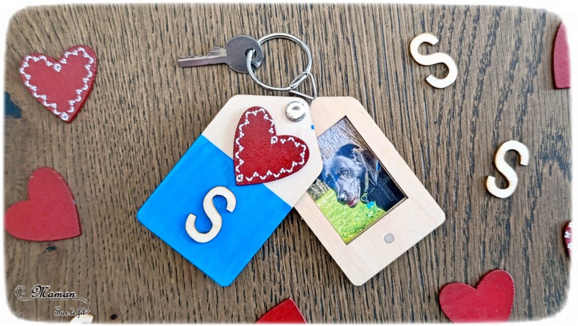 Kit Porte-clé à offrir avec initiale et photo : activité créative et manuelle enfants - Le tutoriel et matériel viennent de chez 10 Doigts - Peinture, Collage d'un coeur en bois - Porte-clé qui cache et renferme une photo - Bricolage et cadeau DIY - Bricolage Fait maison à offrir - Fête des mères, pères, grands-mères, grands-pères, parents - Pour les enseignants en fin d'année - Thème Fêtes, amour, amitié, Saint-Valentin - Bricolage sympa et facile - Arts visuels Maternelle et cycle 2 - Maternelle et élémentaire - Créativité - Cycle 1 ou 2 - tutoriel photos - mslf