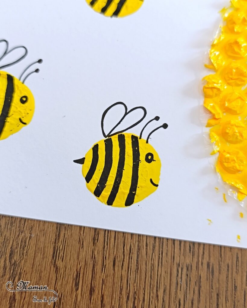 Créer une ruche et ses petits abeilles en papier à bulles et peinture : activité créative et manuelle enfants - Branche du jardin - Ruche en papier à bulles - Peindre abeilles avec bouchon en liège - Dessins - Feuilles avec des cotons-tige - Thème Insectes et petites bêtes, printemps, forêt - Bricolage et décoration sympa et facile - Arts visuels maternelle et élémentaire - Cycles 1 et 2 - Créativité - tutoriel photos - mslf