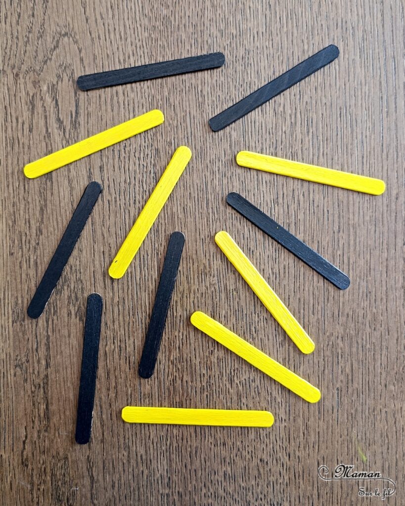 Fabriquer une abeille avec des bâtonnets de glace en bois : activité créative, récup et manuelle enfants - Recyclage, surcyclage de bâtonnets en bois - Peinture, collage - Yeux mobiles, fils chenille pour les antennes et papier calque pour les ailes - Abeille carrée mignonne - Thème Insectes et petites bêtes, printemps - Bricolage et décoration sympa et facile - Arts visuels maternelle et élémentaire - Cycles 1 et 2 - Créativité - tutoriel photos - mslf