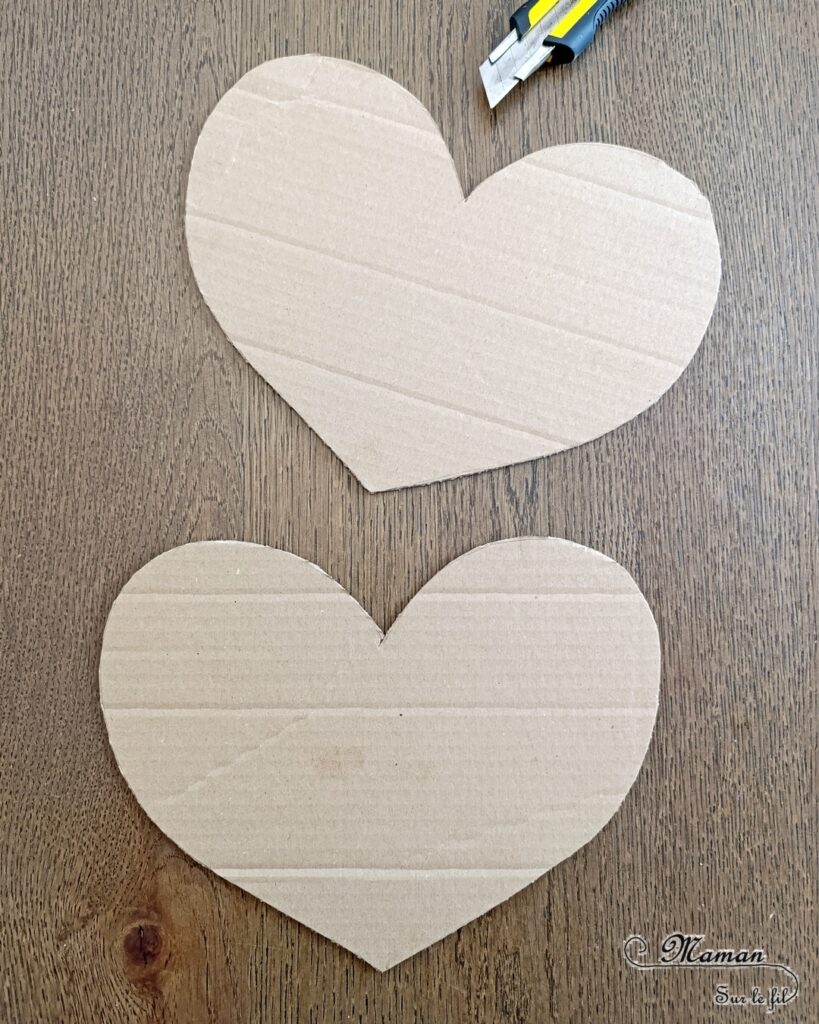 Fabriquer un coeur brillant tout en paillettes et carton : activité créative, recyclage et manuelle enfants - Récup', recyclage, surcyclage de carton -Découpage, collage - Paillettes, sequins, papiers brillants et holographiques - Cadeau DIY, fait maison à offrir pour la fête des mères, pères, grands-mères, grands-pères, parents - Amour, amitié, Saint Valentin - Bricolage et décoration sympa et facile - Arts visuels maternelle et élémentaire - Cycles 1 et 2 - Créativité - tutoriel photos - mslf