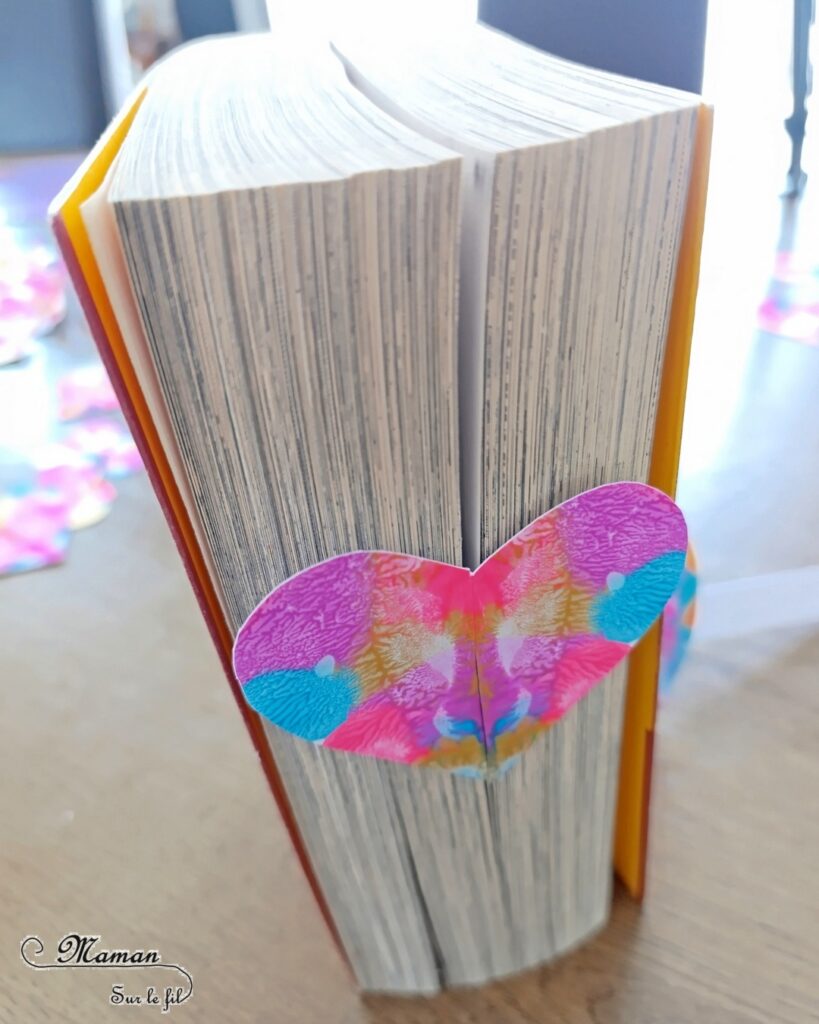 Fabriquer des marque-pages Coeurs pour la fête des mères : activité créative, peinture et manuelle enfants - Peinture par symétrie - Découpage, collage, bricolage - Cadeau DIY, fait maison à offrir pour la fête des mères, pères, grands-mères, grands-pères, parents - Amour, amitié, Saint Valentin - Technique de peinture ludique - Bricolage et décoration sympa et facile - Arts visuels maternelle et élémentaire - Cycles 1 et 2 - Créativité - tutoriel photos et vidéo - mslf