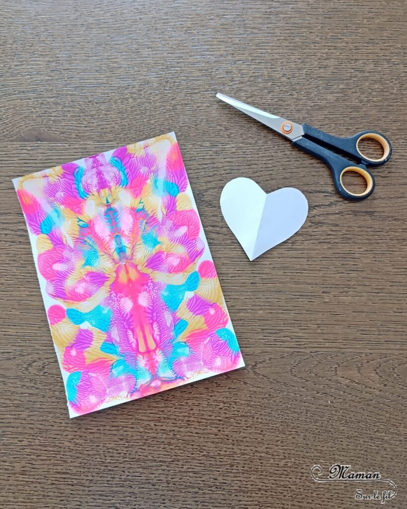 Fabriquer des marque-pages Coeurs pour la fête des mères : activité créative, peinture et manuelle enfants - Peinture par symétrie - Découpage, collage, bricolage - Cadeau DIY, fait maison à offrir pour la fête des mères, pères, grands-mères, grands-pères, parents - Amour, amitié, Saint Valentin - Technique de peinture ludique - Bricolage et décoration sympa et facile - Arts visuels maternelle et élémentaire - Cycles 1 et 2 - Créativité - tutoriel photos et vidéo - mslf