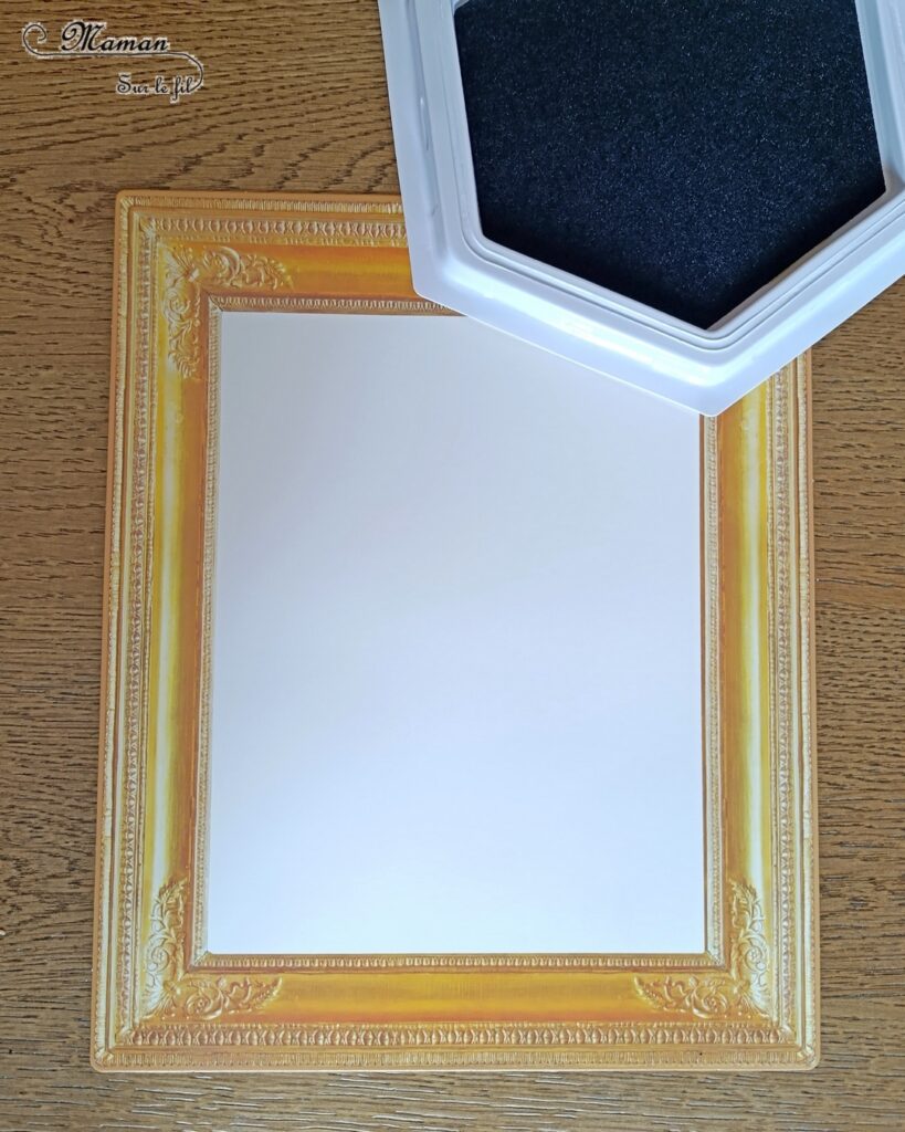 Tableaux empreintes de main et gommettes pour la fête des parents : activité créative et manuelle enfants - Le tutoriel et matériel viennent de chez 10 Doigts - Kit tout comrpris pour un cadeau DIY et Fait maison pour la fête des mères ou des pères - Empreinte de main avec encre noire - Gommettes Coeurs et Je t'aime colorées - Jolis cadres anciens en cartes fortes - Bricolage et cadeau DIY - Bricolage Fait maison à offrir - Fête des mères, pères, grands-mères, grands-pères, parents - Pour les enseignants en fin d'année - Thème Fêtes, amour, amitié, Saint-Valentin - Bricolage sympa et facile - Arts visuels Maternelle et cycle 2 - Maternelle et élémentaire - Créativité - Cycle 1 ou 2 - tutoriel photos - mslf