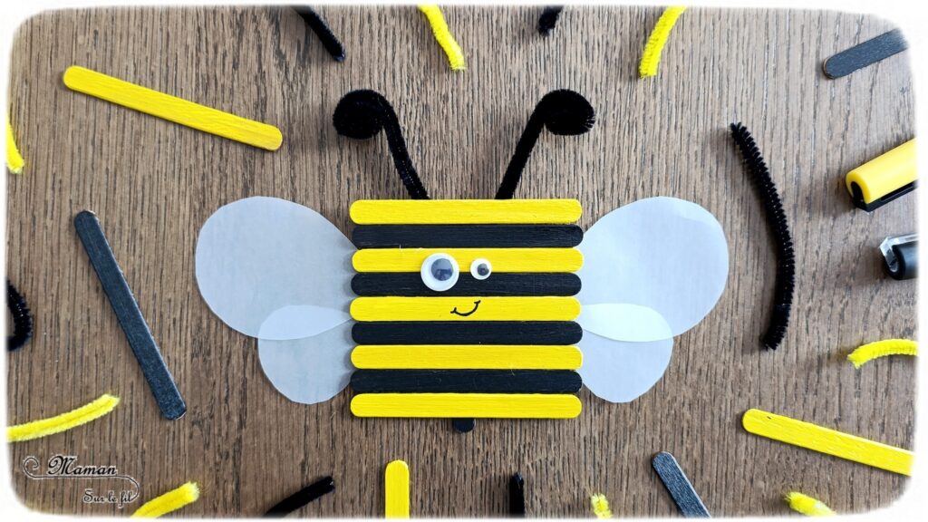 Fabriquer une abeille avec des bâtonnets de glace en bois : activité créative, récup et manuelle enfants - Recyclage, surcyclage de bâtonnets en bois - Peinture, collage - Yeux mobiles, fils chenille pour les antennes et papier calque pour les ailes - Abeille carrée mignonne - Thème Insectes et petites bêtes, printemps - Bricolage et décoration sympa et facile - Arts visuels maternelle et élémentaire - Cycles 1 et 2 - Créativité - tutoriel photos - mslf