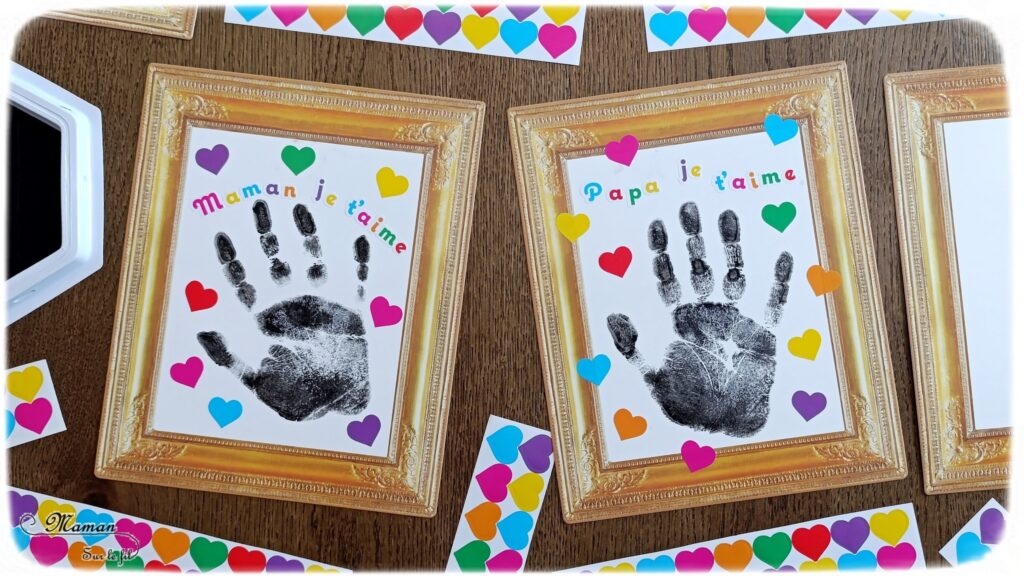 Tableaux empreintes de main et gommettes pour la fête des parents : activité créative et manuelle enfants - Le tutoriel et matériel viennent de chez 10 Doigts - Kit tout comrpris pour un cadeau DIY et Fait maison pour la fête des mères ou des pères - Empreinte de main avec encre noire - Gommettes Coeurs et Je t'aime colorées - Jolis cadres anciens en cartes fortes - Bricolage et cadeau DIY - Bricolage Fait maison à offrir - Fête des mères, pères, grands-mères, grands-pères, parents - Pour les enseignants en fin d'année - Thème Fêtes, amour, amitié, Saint-Valentin - Bricolage sympa et facile - Arts visuels Maternelle et cycle 2 - Maternelle et élémentaire - Créativité - Cycle 1 ou 2 - tutoriel photos - mslf