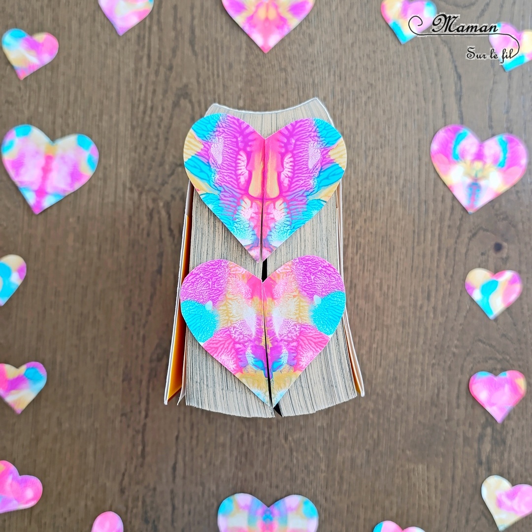 Fabriquer des marque-pages Coeurs pour la fête des mères : activité créative, peinture et manuelle enfants - Peinture par symétrie - Découpage, collage, bricolage - Cadeau DIY, fait maison à offrir pour la fête des mères, pères, grands-mères, grands-pères, parents - Amour, amitié, Saint Valentin - Technique de peinture ludique - Bricolage et décoration sympa et facile - Arts visuels maternelle et élémentaire - Cycles 1 et 2 - Créativité - tutoriel photos et vidéo - mslf