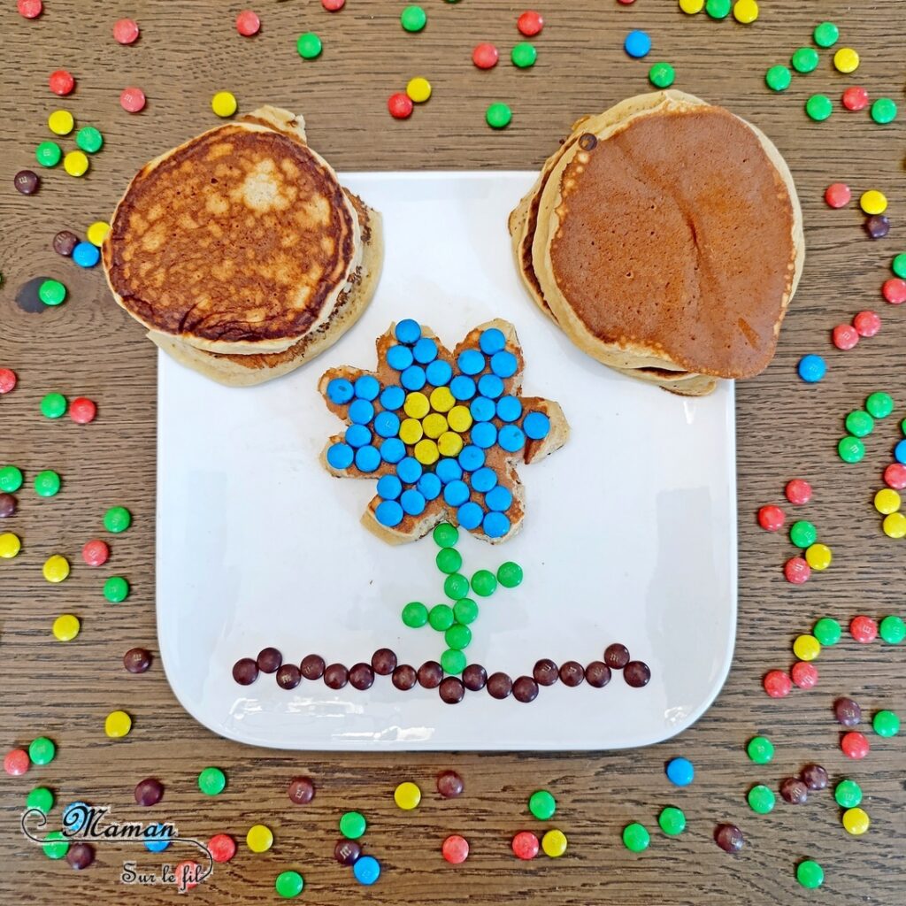 Transformer un pancake en fleur avec des bonbons : activité créative, cuisine et manuelle enfants - Cuisiner avec les enfants - Recette de pancake sans sucre ajouté avec de la compote de pommes - Décoration avec des bonbons type smarties ou mini M&M's - Goûter ou petit déjeuner rigolo - Simple, coloré et joli - Thème Fleurs, printemps, couleurs - Décoration sympa et facile - Cuisine maternelle et élémentaire - Cycles 1 et 2 - Créativité - tutoriel photos - mslf