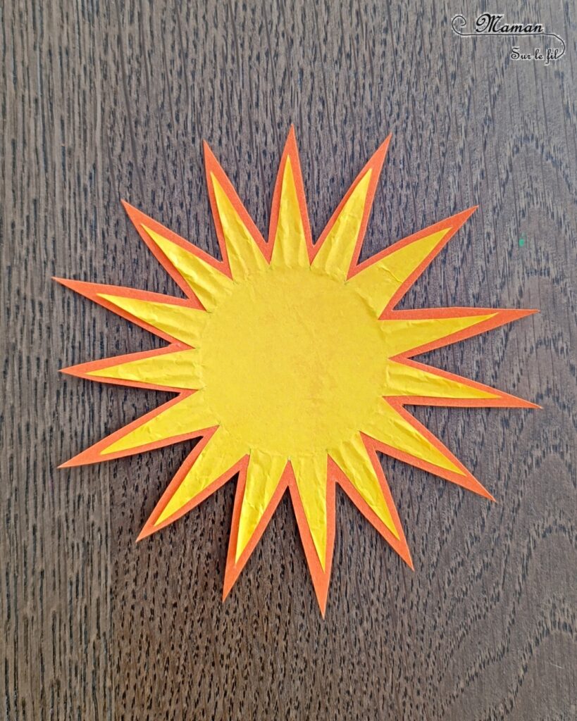 Fabriquer des baguettes magiques Soleils avec des caissettes à cupcakes : activité créative et manuelle enfants - Recyclage, surcyclage de papier bulle - Découpage et collage - Bâtonnets en bois et bouts de laine pour la décoration - Thème météo, ciel, soleil, été - Bricolage et décoration sympa et facile - Arts visuels maternelle et élémentaire - Cycles 1 et 2 - Créativité - tutoriel photos - mslf
