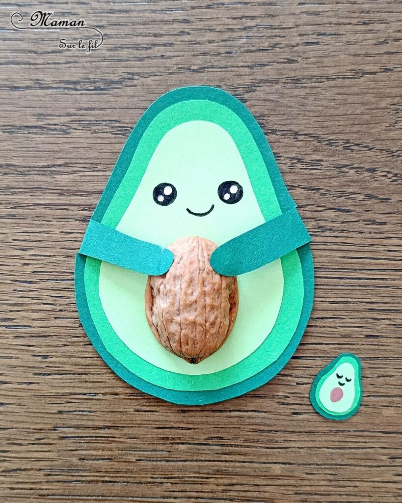 Fabriquer un petit avocat mignon et son bébé : activité créative, récup et manuelle enfants - Recyclage, surcyclage d'une coquille de noix pour le noyau - Découpage et collage de papier - Petite surprise cachée dans son ventre : bonbon, pompons, bébé avocat - Land Art et Nature - Thème Fruits et légumes, potager, printemps, été - Bricolage et décoration sympa et facile - Arts visuels maternelle et élémentaire - Cycles 1 et 2 - Créativité - tutoriel photos et vidéo - mslf
