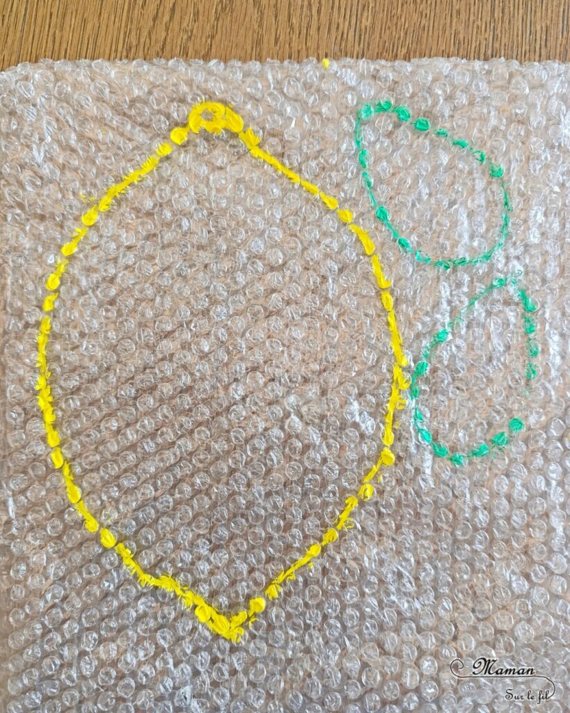 Créer un citron avec du papier à bulles et de la peinture : activité créative, récup et manuelle enfants - Recyclage, surcyclage de papier bulle - Découpage et collage de papier - Peinture sur papier à bulles - Bâton pour la queue du citron - Land Art et Nature - Thème Fruits et légumes, potager, printemps, été - Bricolage et décoration sympa et facile - Arts visuels maternelle et élémentaire - Cycles 1 et 2 - Créativité - tutoriel photos - mslf