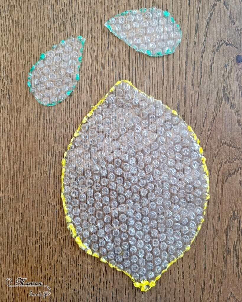Créer un citron avec du papier à bulles et de la peinture : activité créative, récup et manuelle enfants - Recyclage, surcyclage de papier bulle - Découpage et collage de papier - Peinture sur papier à bulles - Bâton pour la queue du citron - Land Art et Nature - Thème Fruits et légumes, potager, printemps, été - Bricolage et décoration sympa et facile - Arts visuels maternelle et élémentaire - Cycles 1 et 2 - Créativité - tutoriel photos - mslf